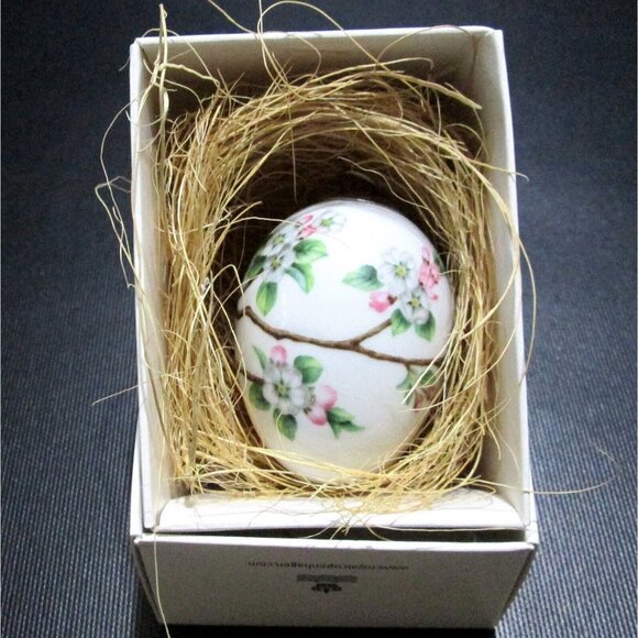 Royal Copenhagen Apple Branch Porcelain Easter Egg Ornament With Box - Picture 2 of 10
